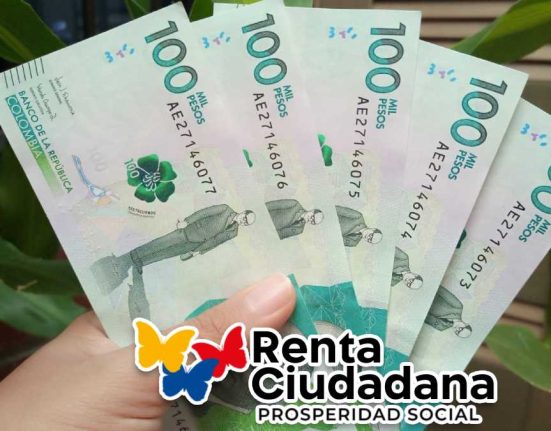 Imagen de pesos colombianos sostenidos con una mano y el logo de renta ciudadana, Devolución del IVA, Consulta Aquí los Cronograma de Pagos 2023