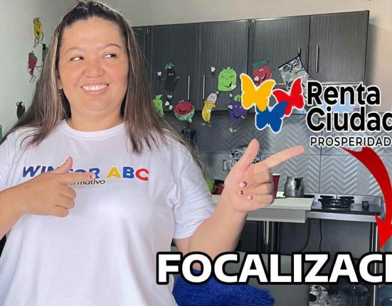 Imagen de mujer señalando el logo de renta ciudadana 2023-2024. Focalización de Nuevos Beneficiarios