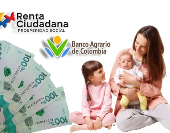 Imagen de mujer con sus dos hijos menores, quinientos mil en billetes colombianos de renta ciudadana.